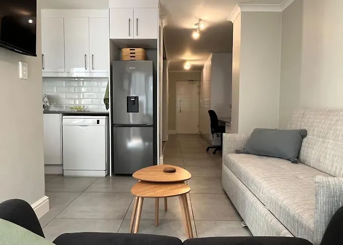 Modern Apartment In Observatory