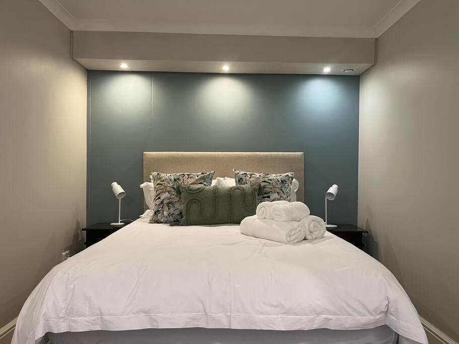 Apartment Modern In Observatory Cape Town